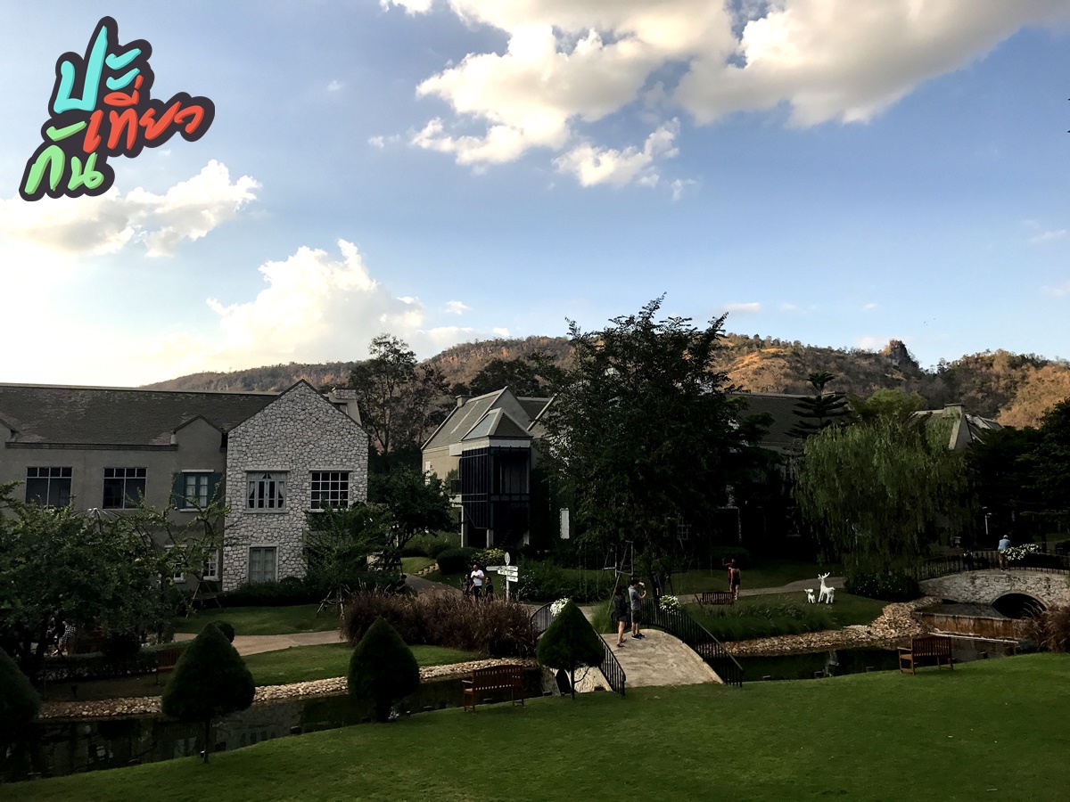 ด้านหลัง ของร้าน THE CASTLE RESTAURANT