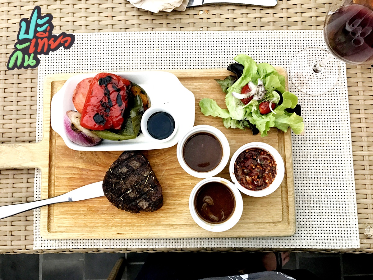 สเต็กเนื้อ เทนเดอร์ลอย THE CASTLE RESTAURANT
