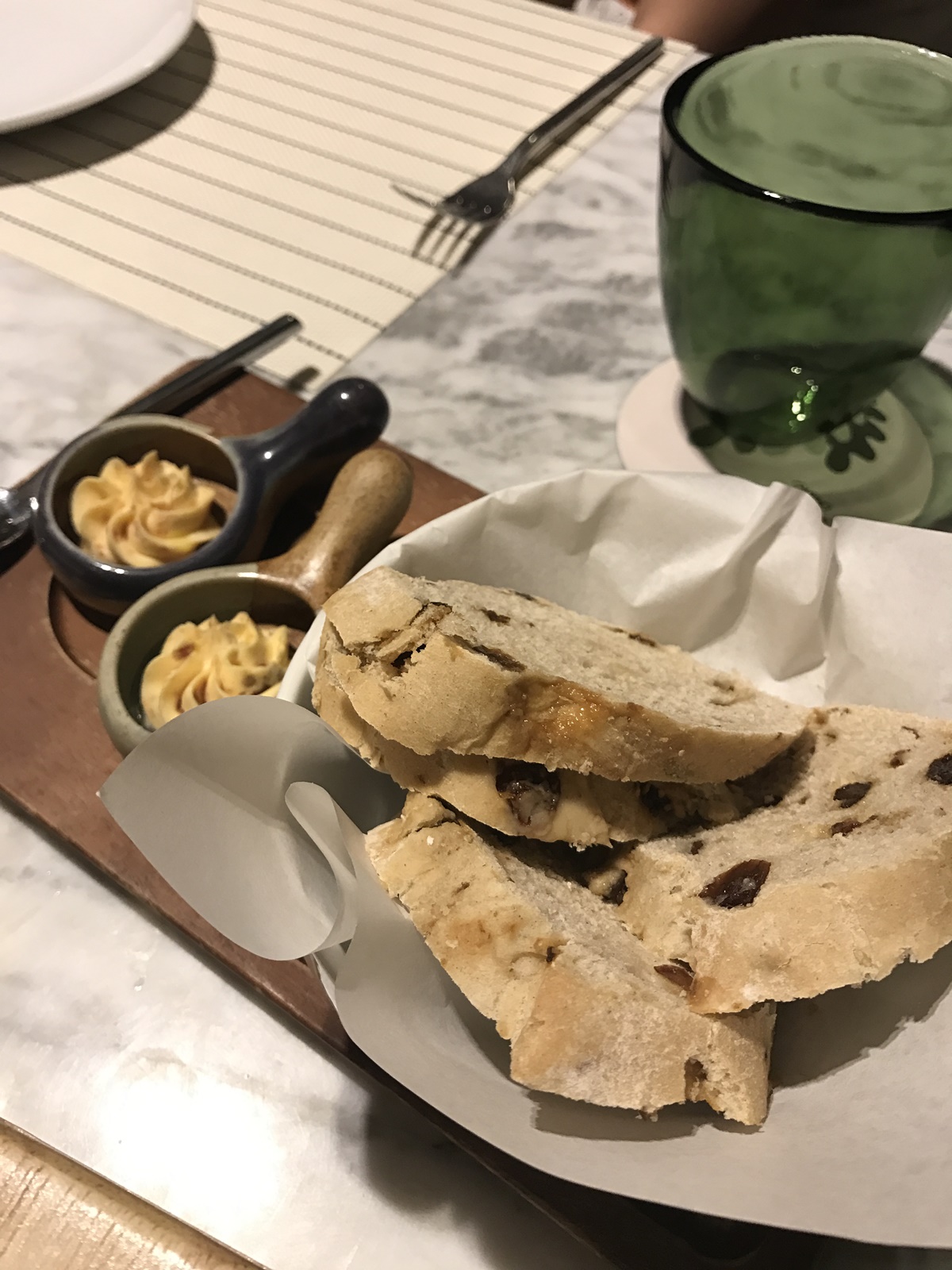 ออเดิฟ ขนมปังลูกเกด Green Oak Bistro (Escape Khaoyai)