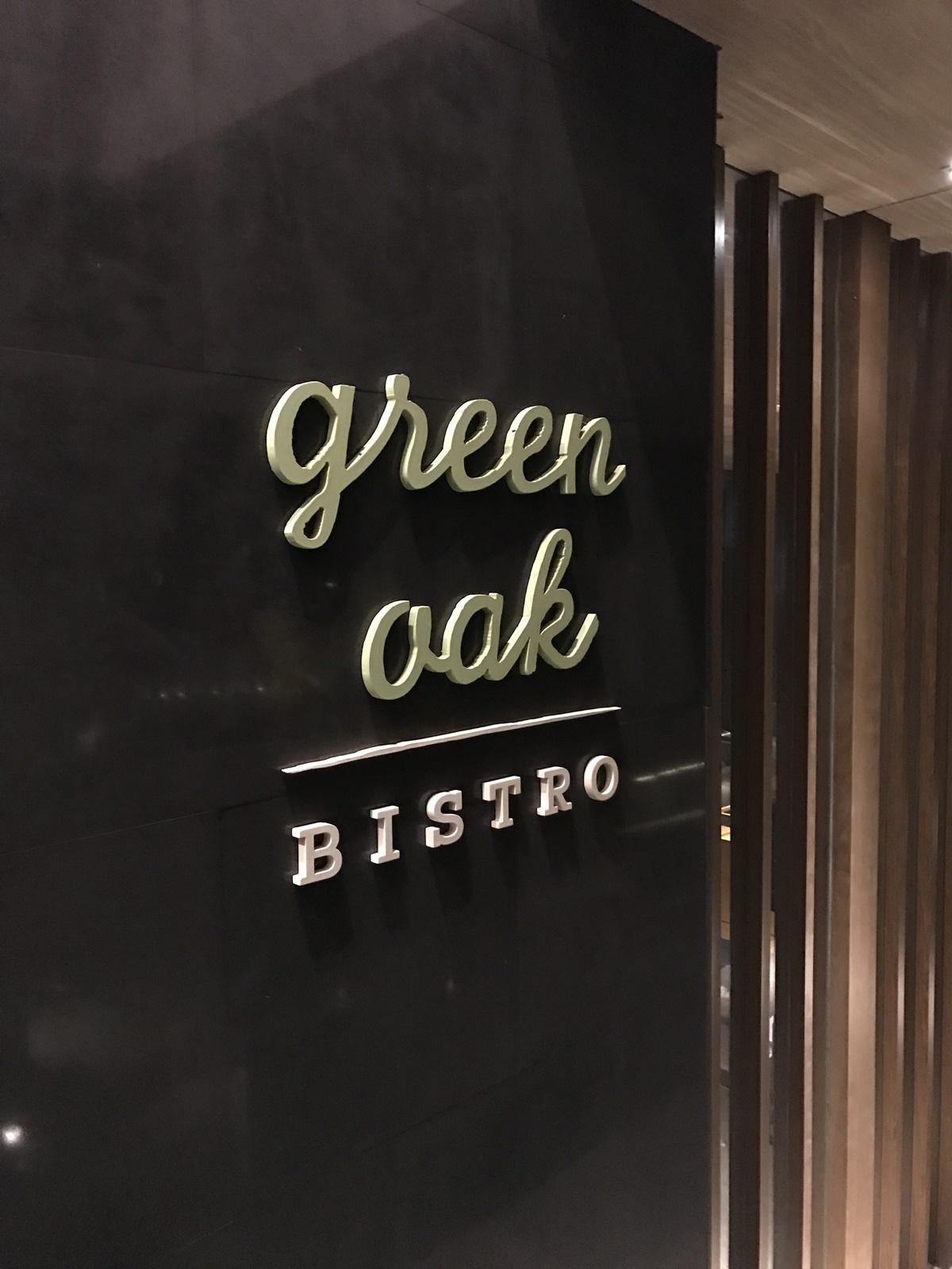 ป้ายหน้าร้าน Green Oak Bistro (Escape Khaoyai)