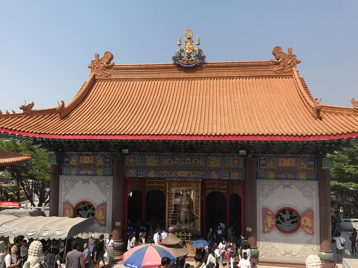 เดินขึ้นด้านบน วัดเล่งเน่ยยี่ 2