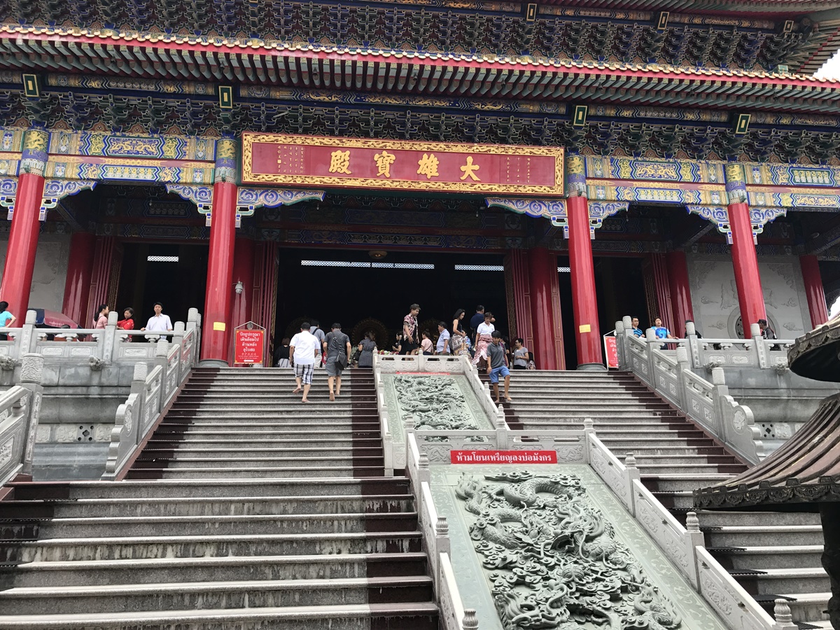 ทางขึ้นด้านใน เหมือนขึ้นสู่สวรรค์ วัดเล่งเน่ยยี่ 2