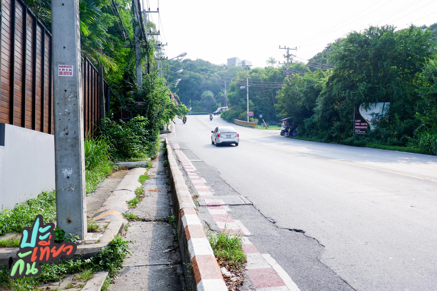 ทางเดินจากสี่แยกพระตำหนัก
