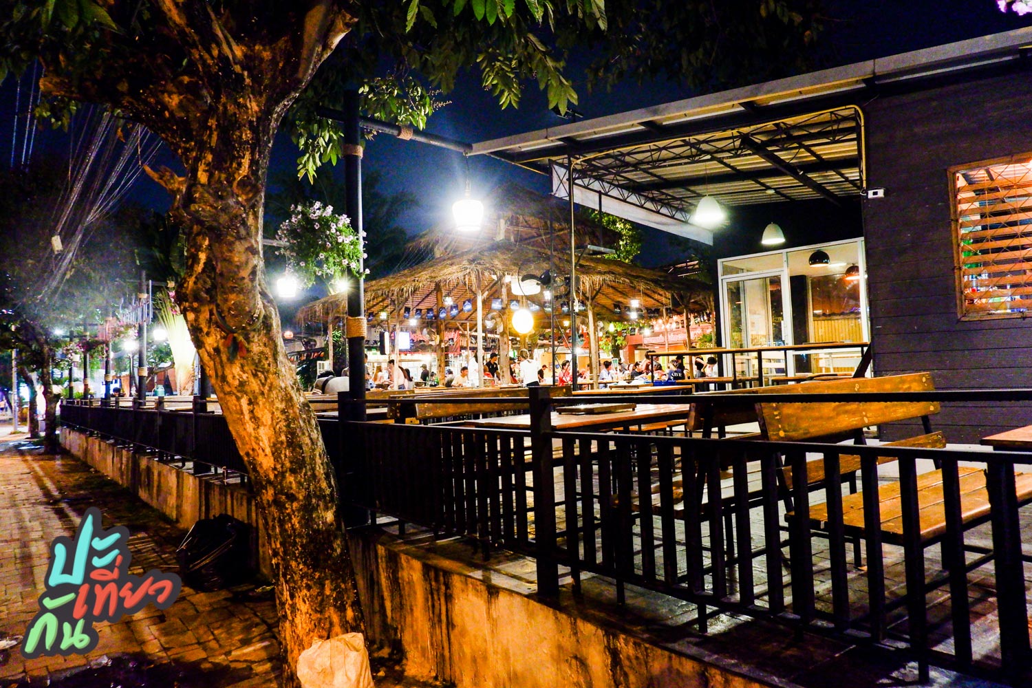 บรรยากาศรอบ ๆ ร้านอำพรซีฟู๊ด บุฟเฟต์