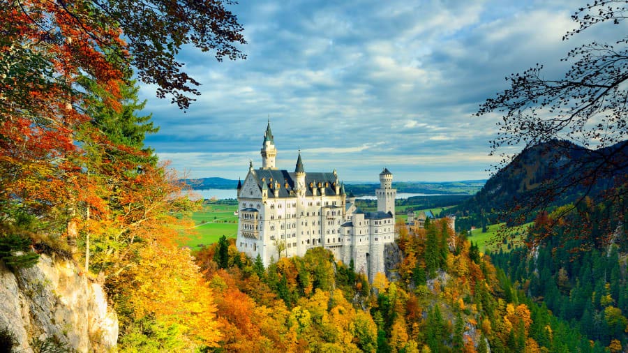 Neuschwanstein Castle (ปราสาทนอยชวานชไตน์)