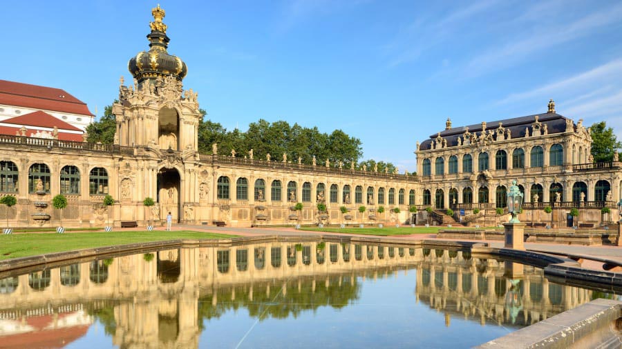 Zwinger Palace (พระราชวังซวิงเงอร์)