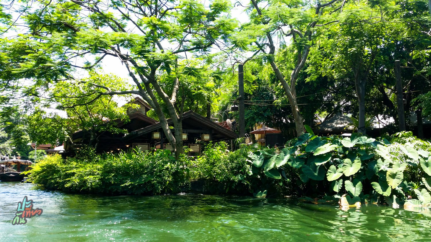 ร้านอาหารที่อยู่บนฝั่ง