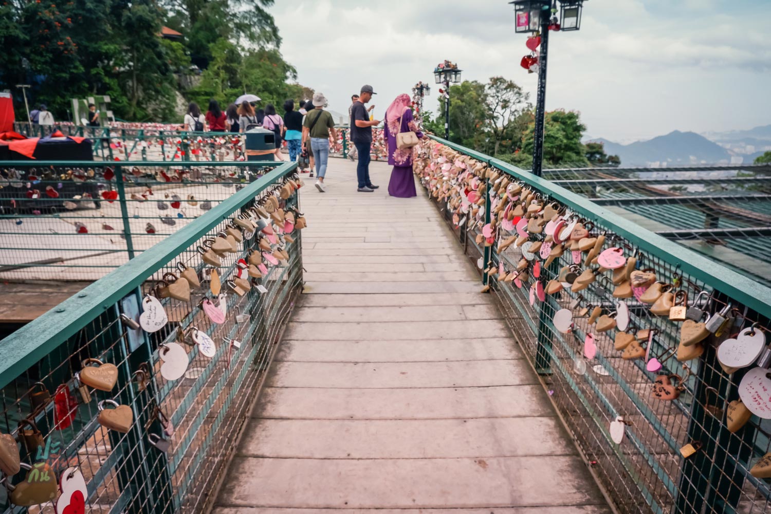 สะพานกุญแจรัก (Love Lock Bridge)
