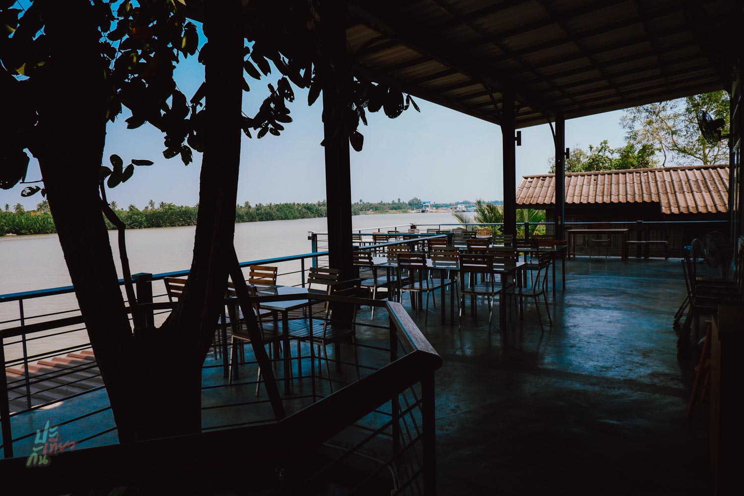 บรรยากาศของโต๊ะอาหารชั้นสอง