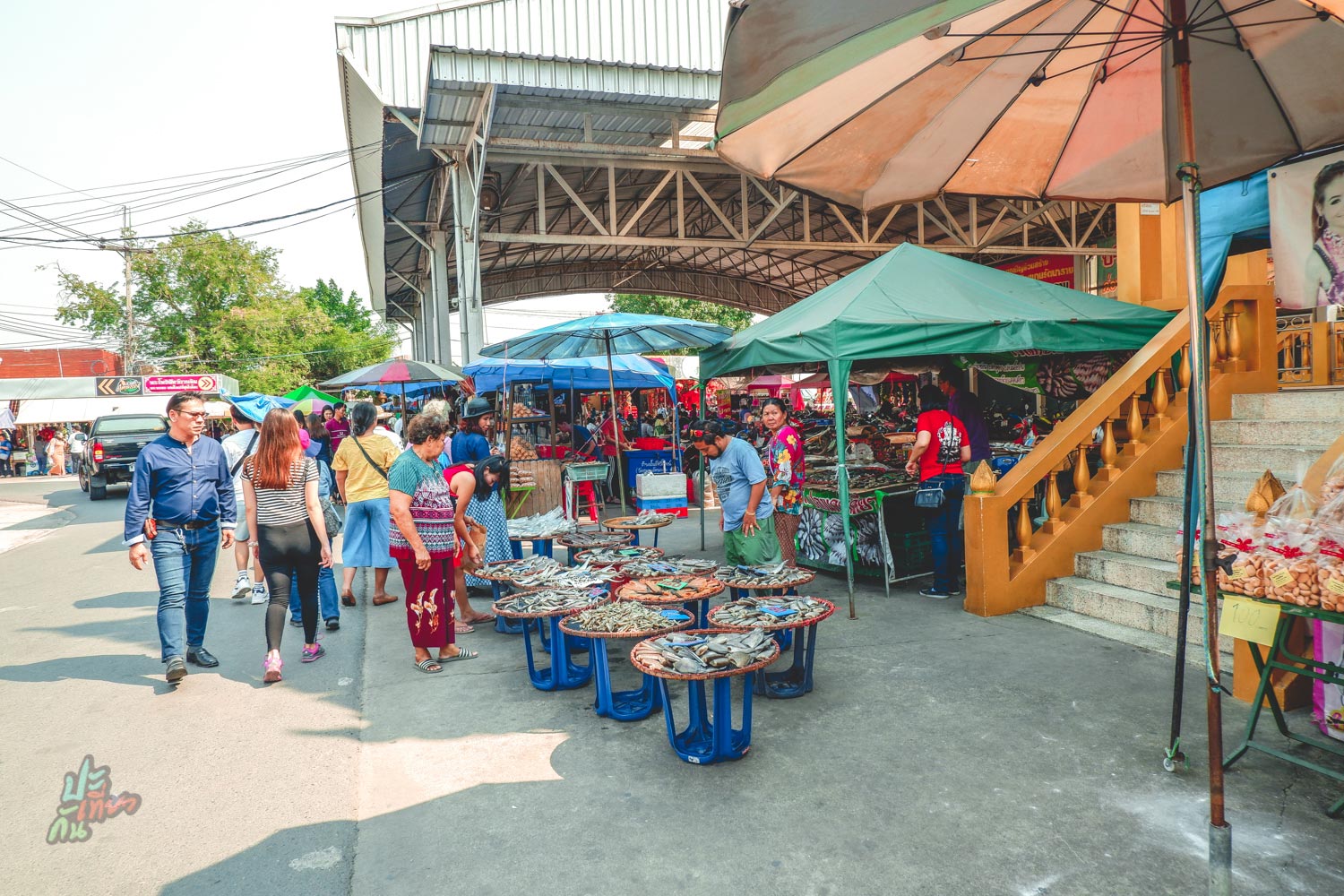 ตลาดตามสองข้างทาง