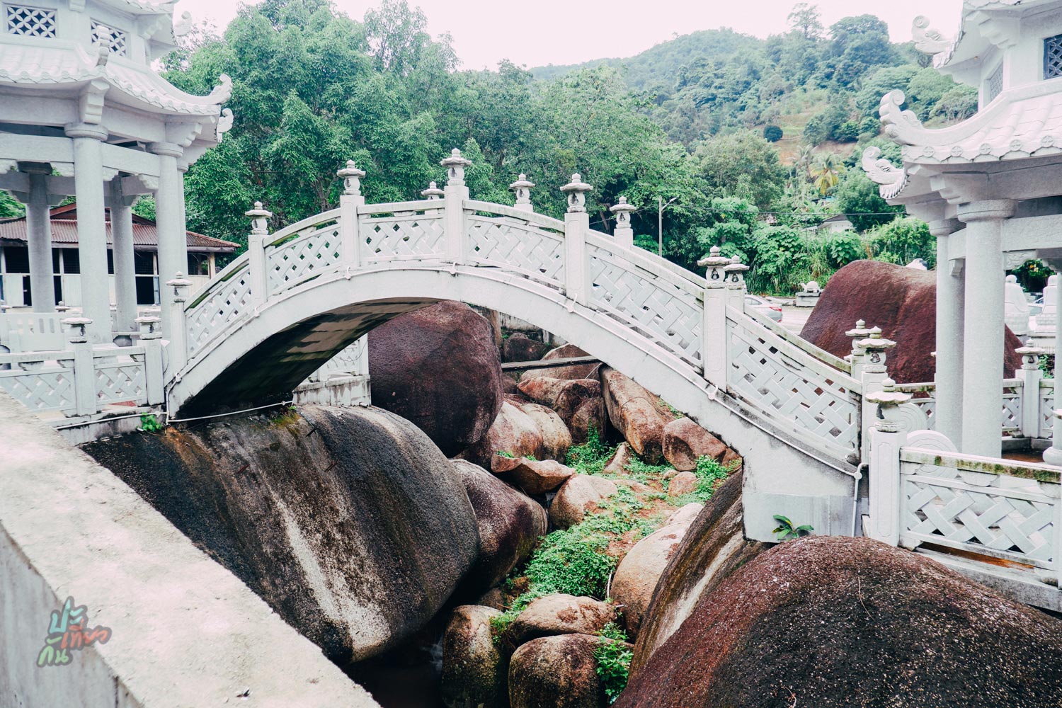 สะพานข้ามสระเต่า