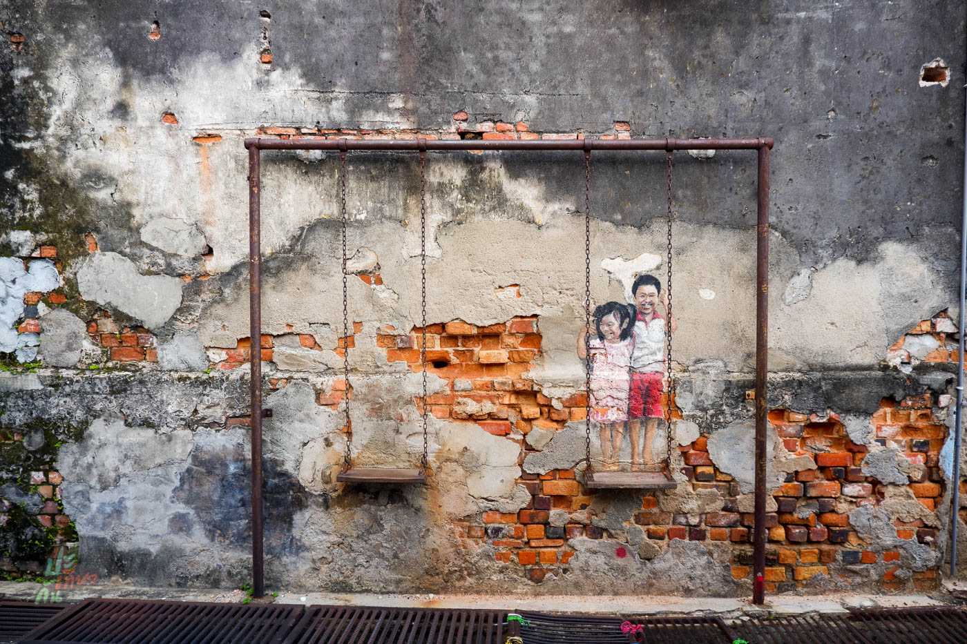 Street Art เด็กเล่นชิงช้า