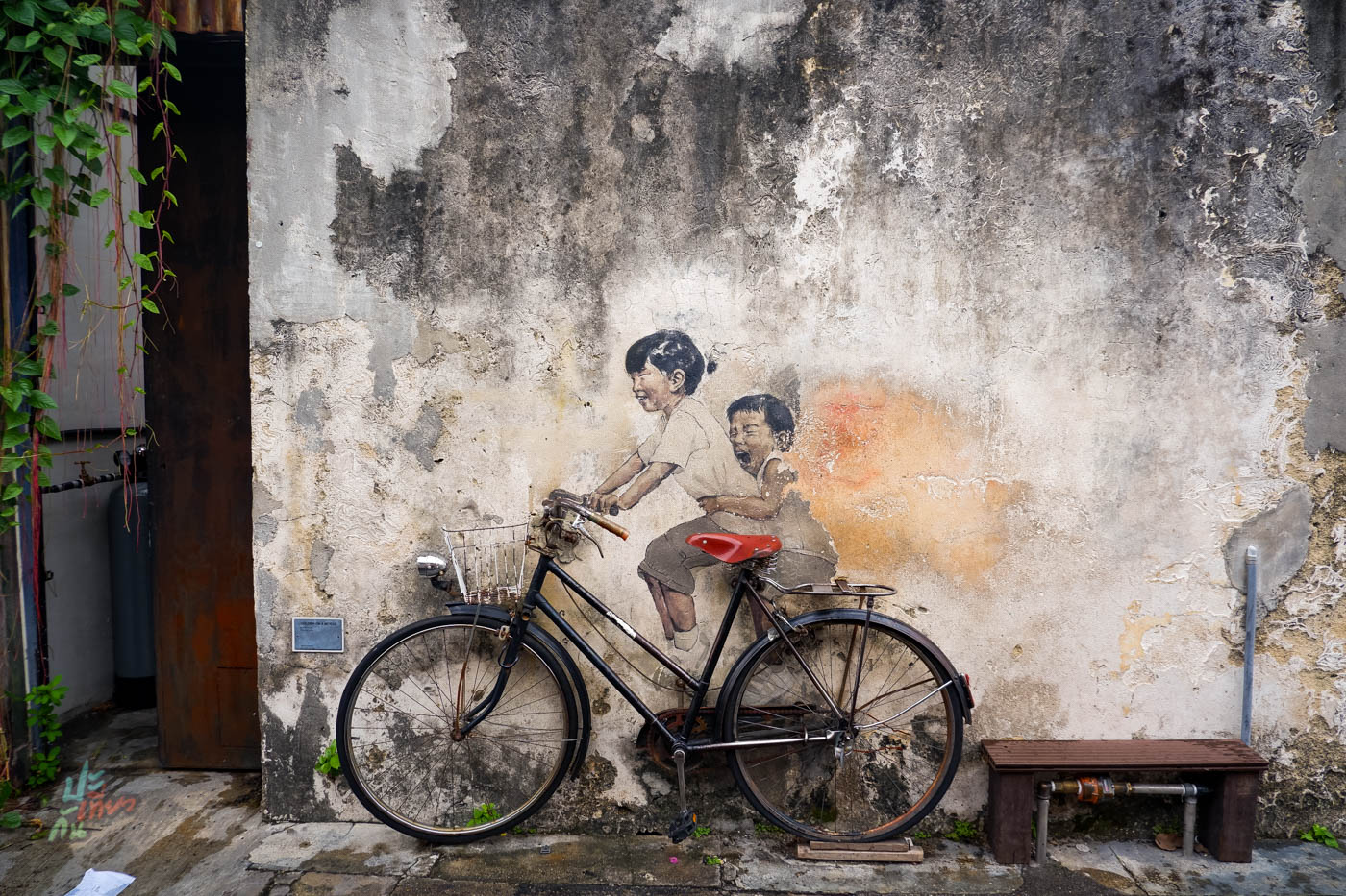 Street Art เด็กขี่จักรยาน