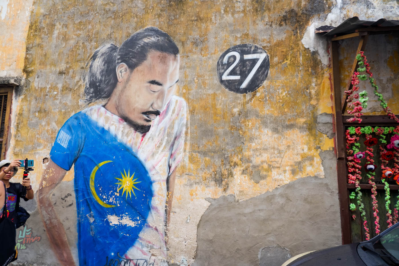 Street Art คนใส่เสื้อธงมาเลเซีย เบอร์ 27 (Malaysian Man)