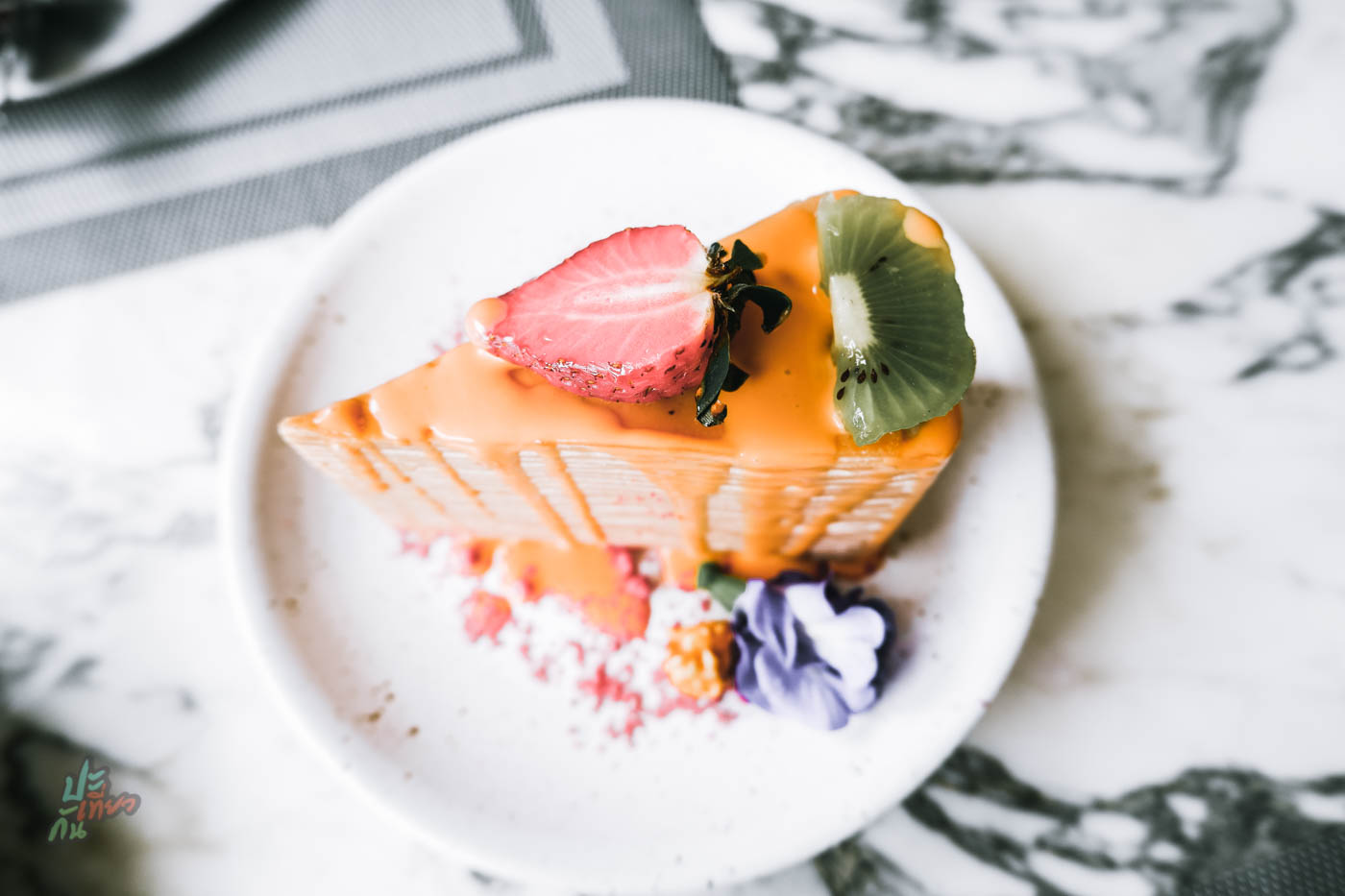 เครปชาไทย (Thai Tea Crepe)