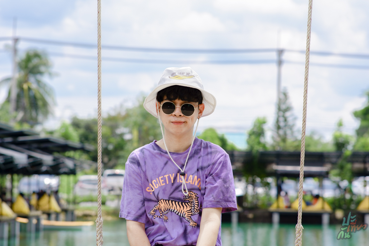 ถ่ายกับชิงช้า ริมทะเลสาป Lemon Tree Cafe