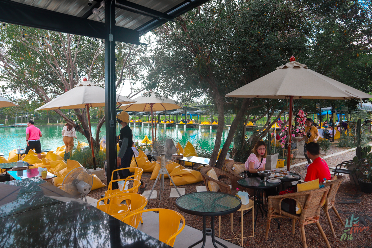 บรรยากาศภายในร้าน Lemon Tree Cafe
